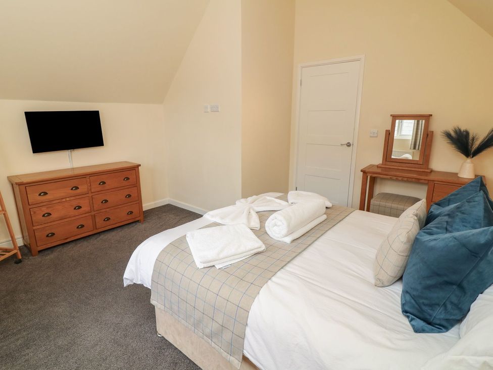 A bedroom with a bed and television at James Ville Marina Lodge 7 in Brigg