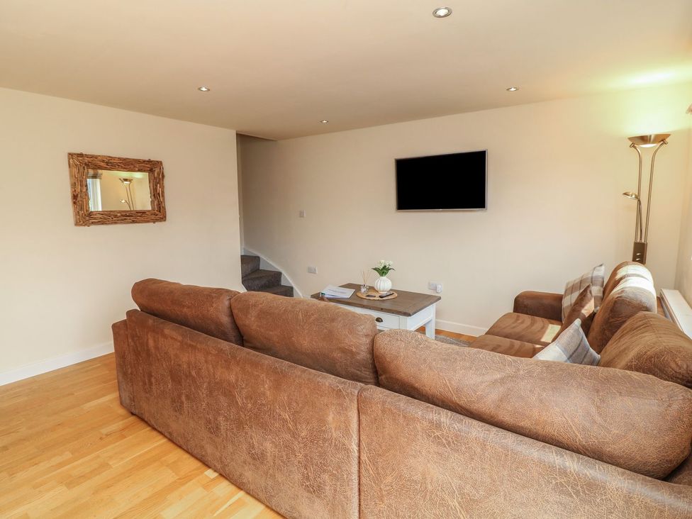 A living room with a sofa and coffee table at James Ville Marina Lodge 8 in Brigg