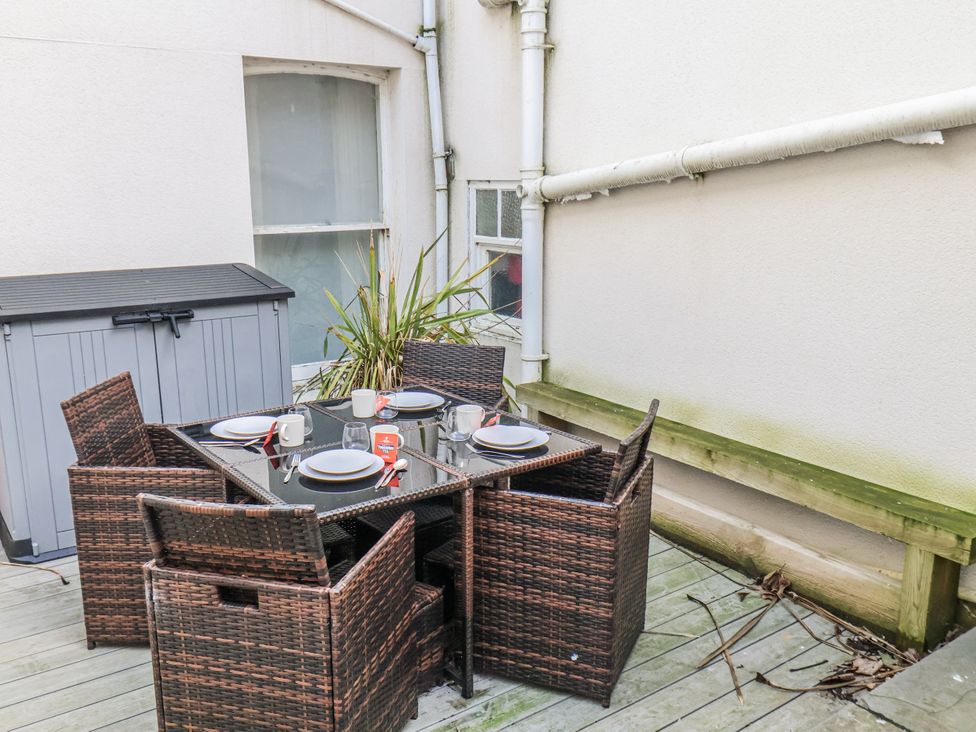 An outdoor dining area with a table and chairs at South Villa Sandsend near Whitby