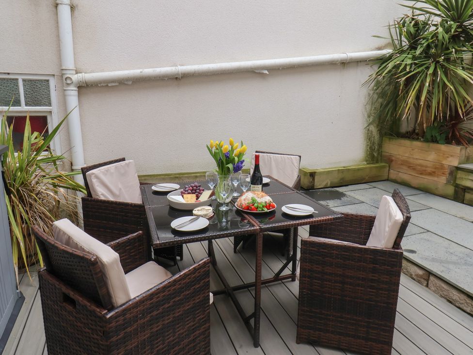 An outdoor dining area with a table and chairs at South Villa Sandsend near Whitby