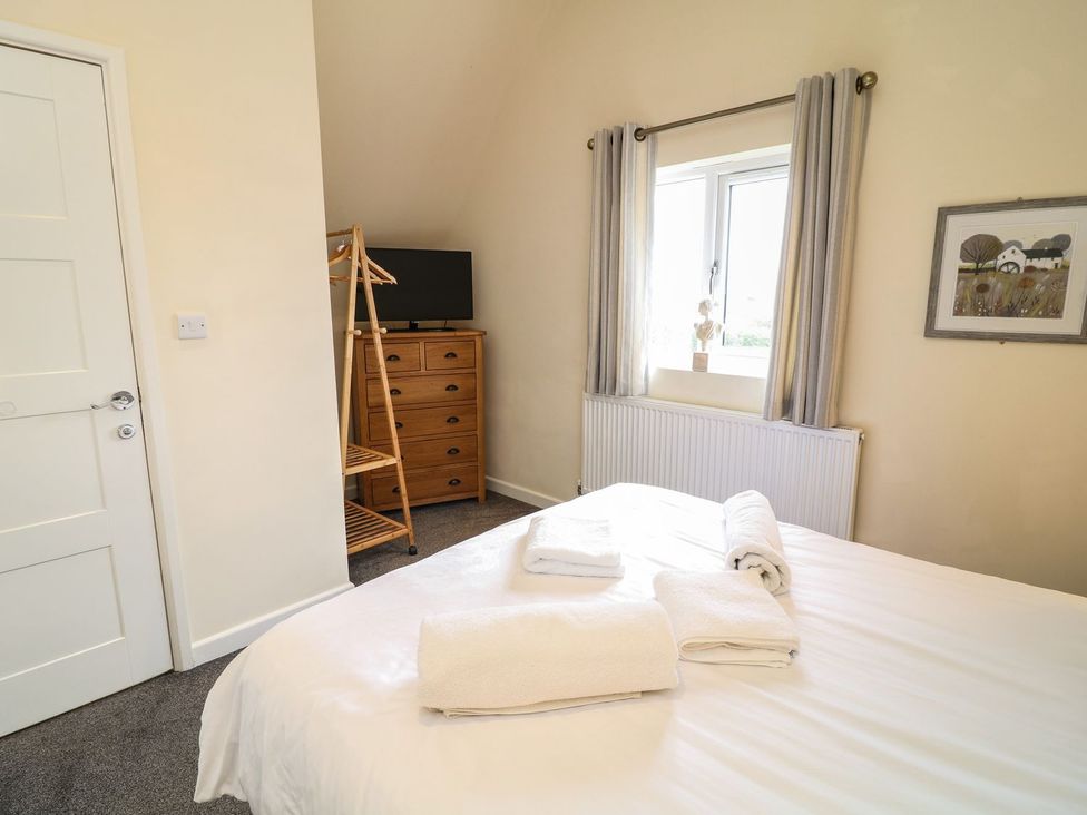 A bedroom with a bed and television at James Ville Marina Lodge 9 in Brigg