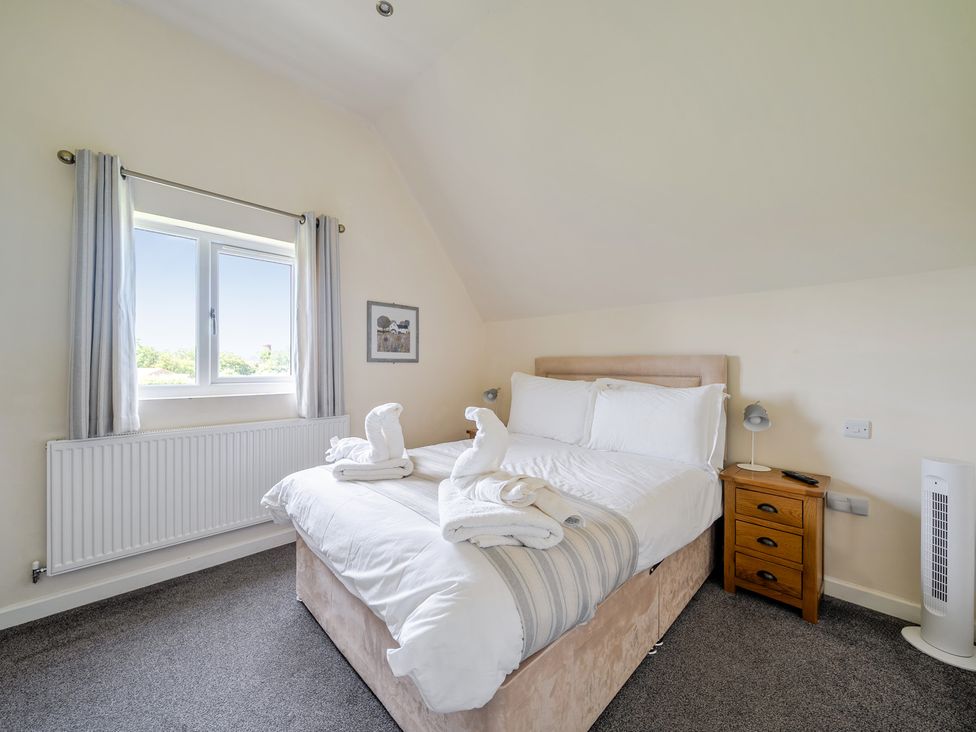 A bedroom with a bed and nightstand at James Ville Marina Lodge 9 in Brigg