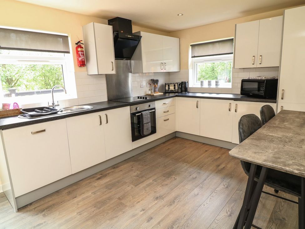 A kitchen with cabinets and appliances at James Ville Marina Lodge 13 in Brigg