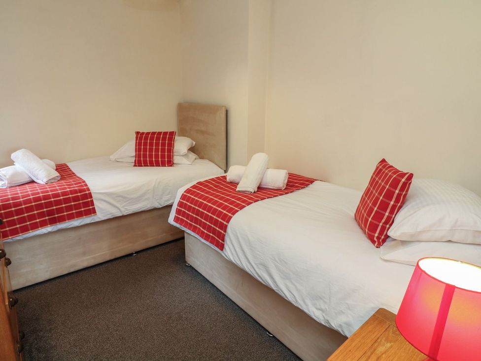 A bedroom with two beds and a lamp at James Ville Marina Lodge 13 in Brigg