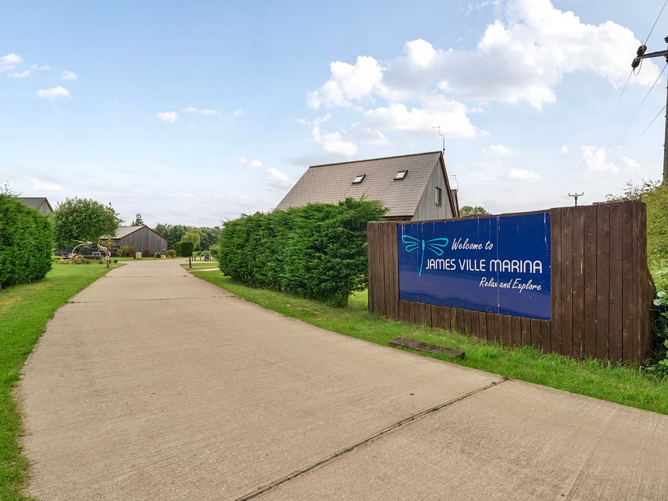 A pathway leading to James Ville Marina in Brigg