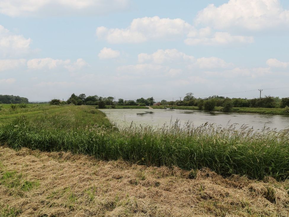 A landscape view with a river and grassy banks at James Ville Marina Lodge 21 in Brigg