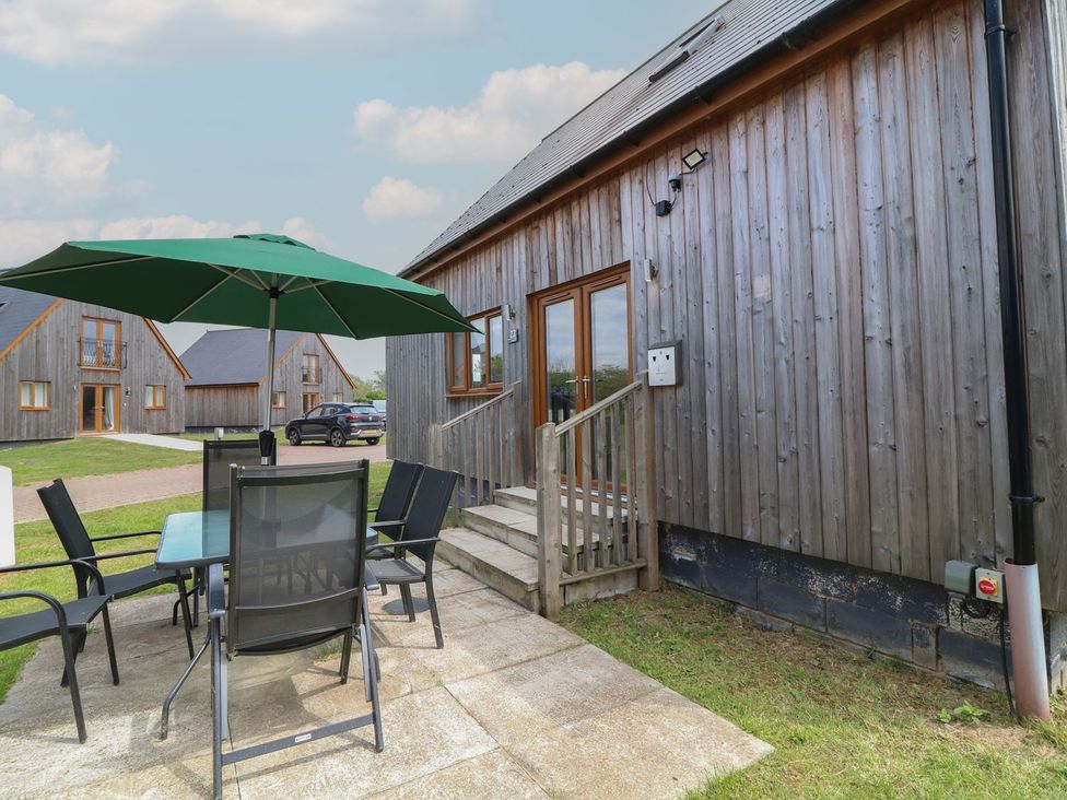 An outdoor area with a table and chairs at James Ville Marina Lodge 22 in Brigg