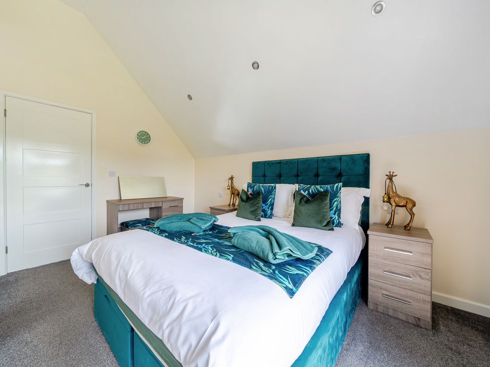A bedroom with a bed and bedside table at James Ville Marina Lodge 22 in Brigg