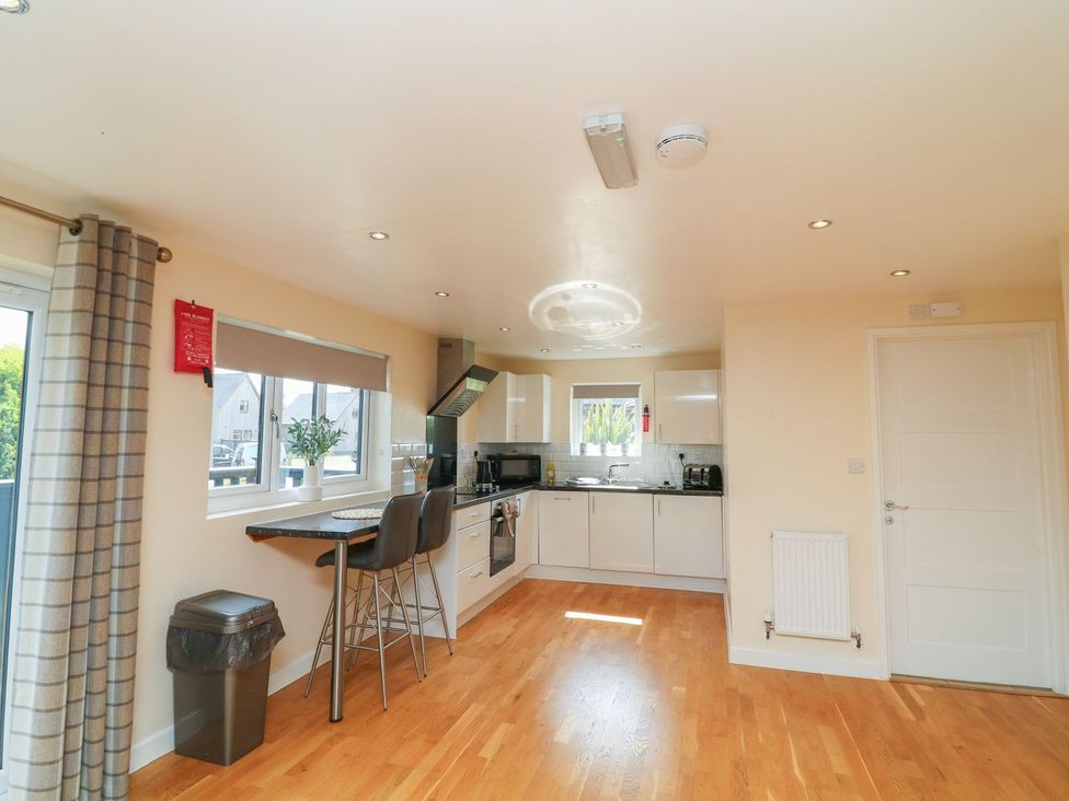 A kitchen with appliances and counter space at James Ville Marina Lodge 10 in Brigg