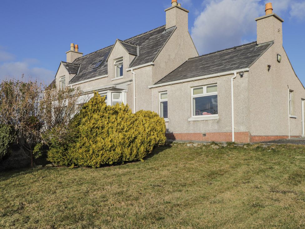A house with windows and a garden at 15 New Shawbost in Shawbost