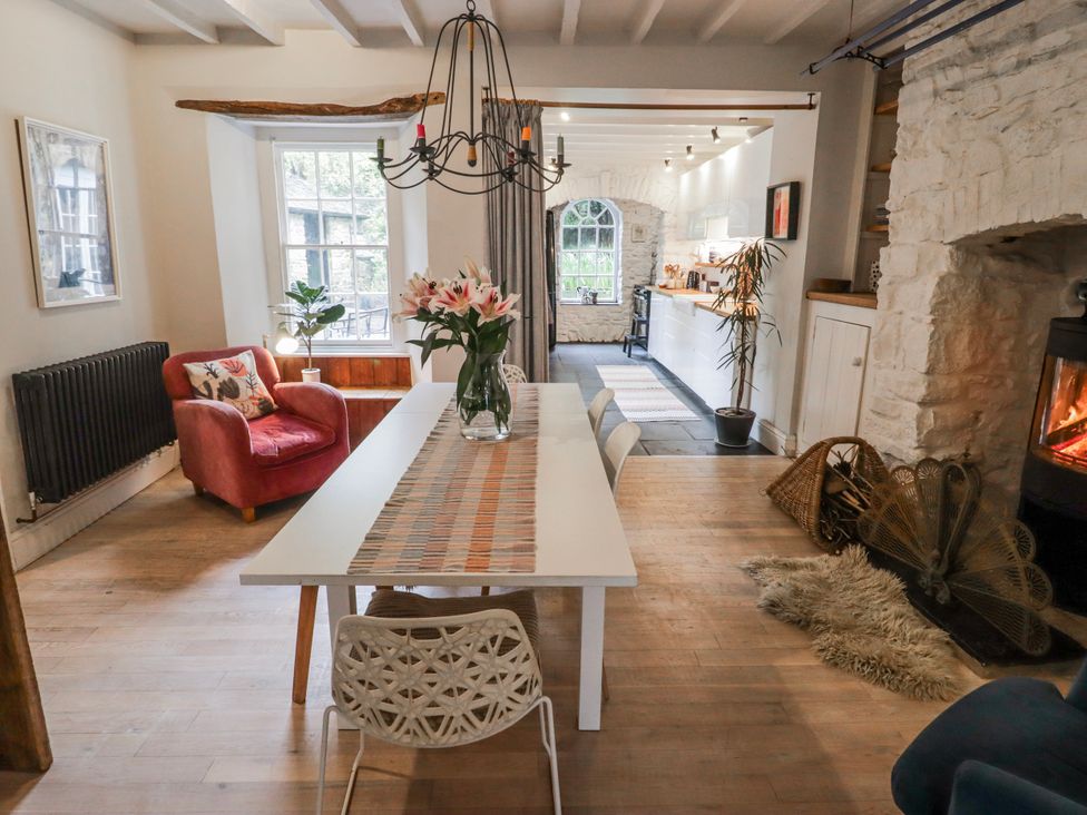 A dining room with a table and chairs at The Secret Garden in Narberth