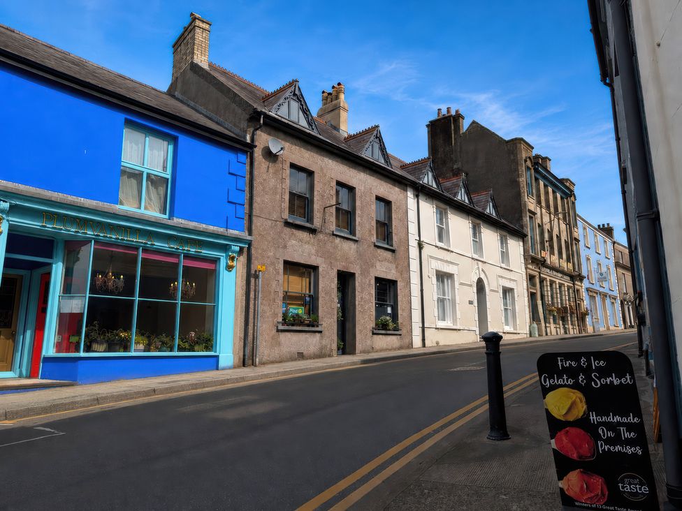 A street view featuring buildings and a cafe at The Secret Garden in Narberth
