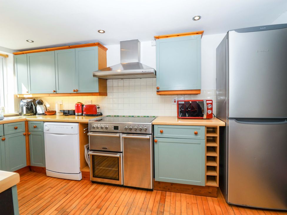 A kitchen with appliances and cabinets at 12 Heathfield Terrace