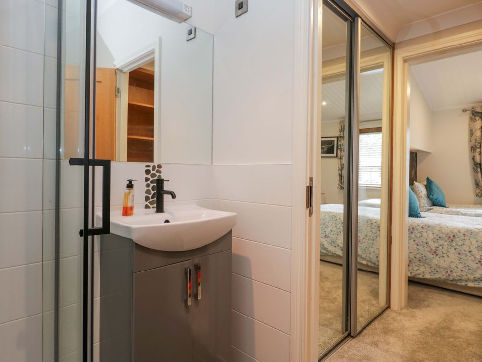 A bathroom with a sink and shower at Waters Edge Lodge in Windermere
