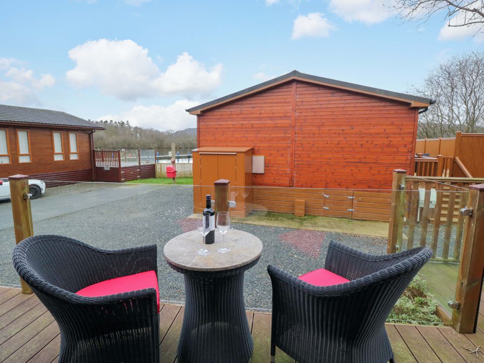 An outdoor area with chairs and a table at Waters Edge Lodge in Windermere