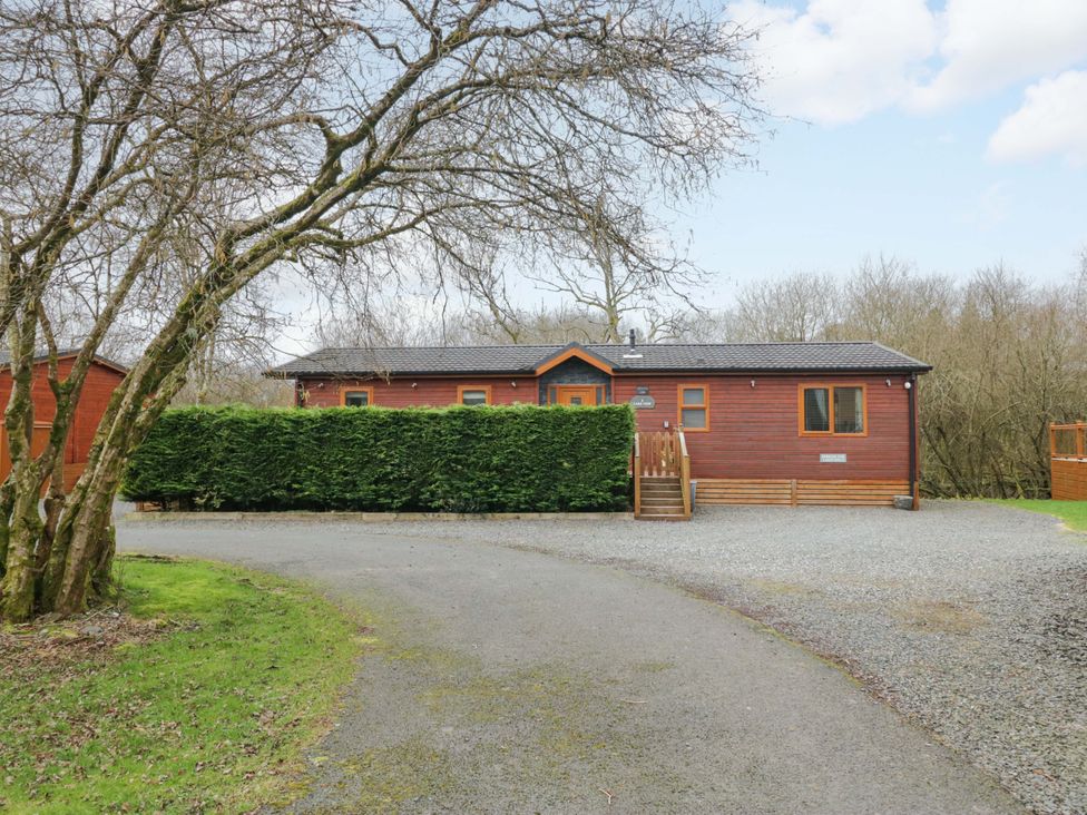 A house with a gravel driveway at Waters Edge Lodge in Windermere