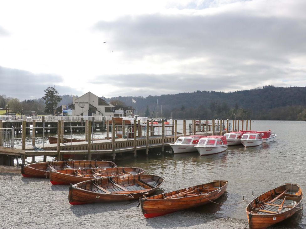 A jetty with boats at Waters Edge Lodge in Windermere