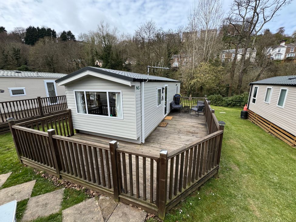 A mobile home with a deck and outdoor furniture at N5 in Ilfracombe