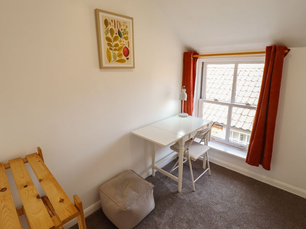 An office with a desk and chair at Goldfinch in Spilsby