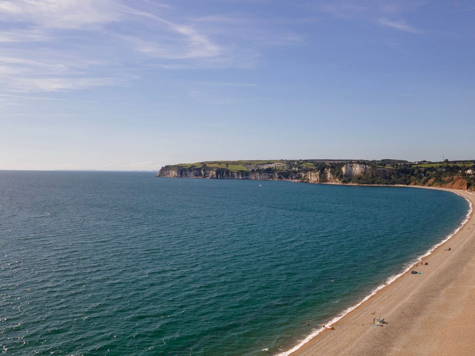 A beach with cliffs and ocean view at Regenna in Seaton