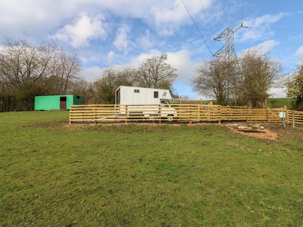 An outdoor area with a trailer and green shed at The Horse Box in Blaydon-on-Tyne