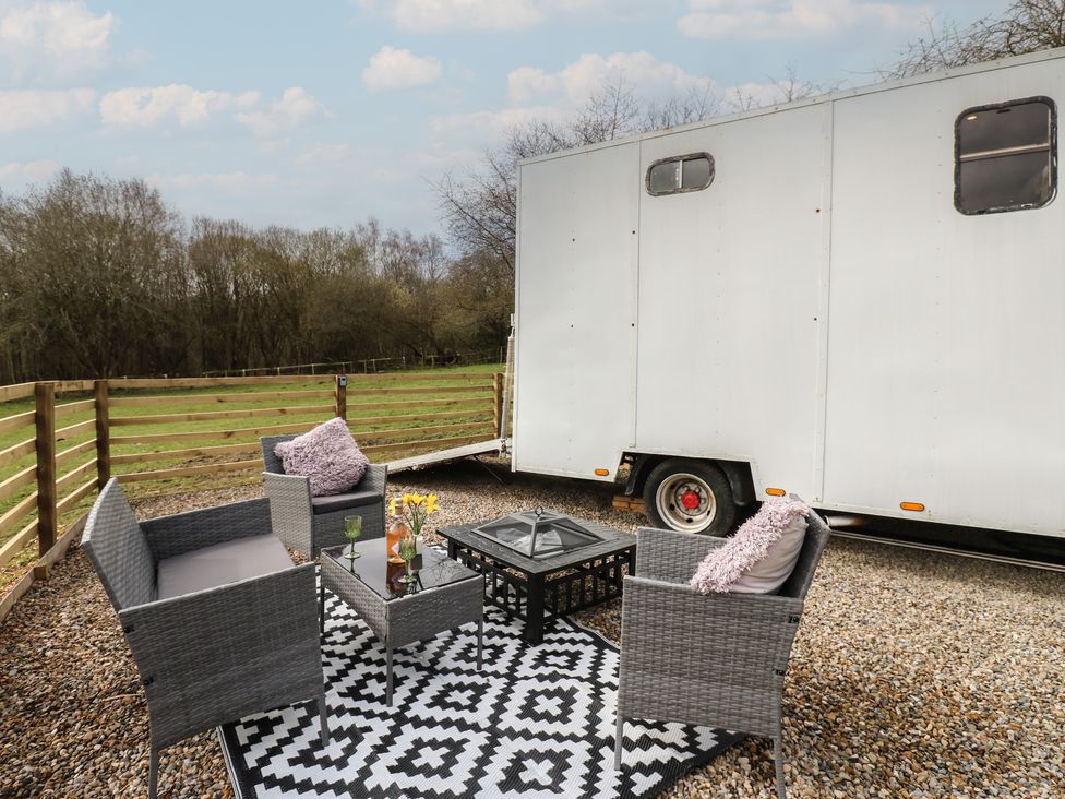 An outdoor seating area with a table and chairs at The Horse Box in Blaydon-on-Tyne