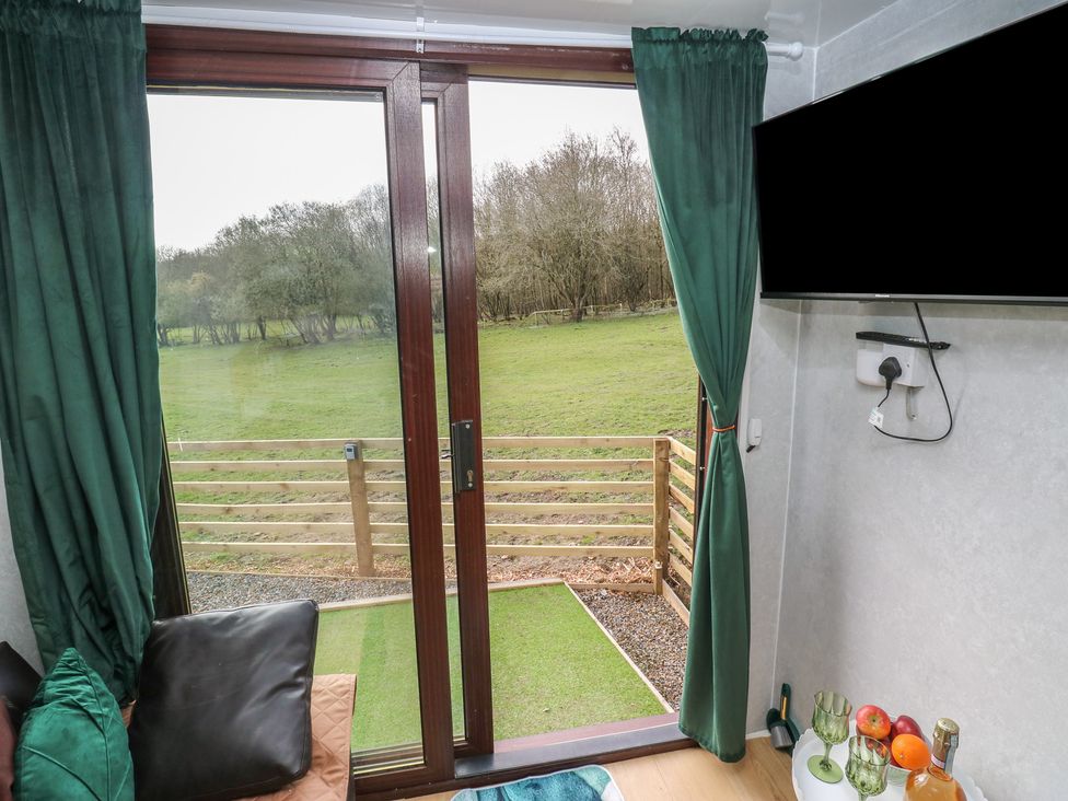 A living room with a window and TV at The Horse Box in Blaydon-on-Tyne