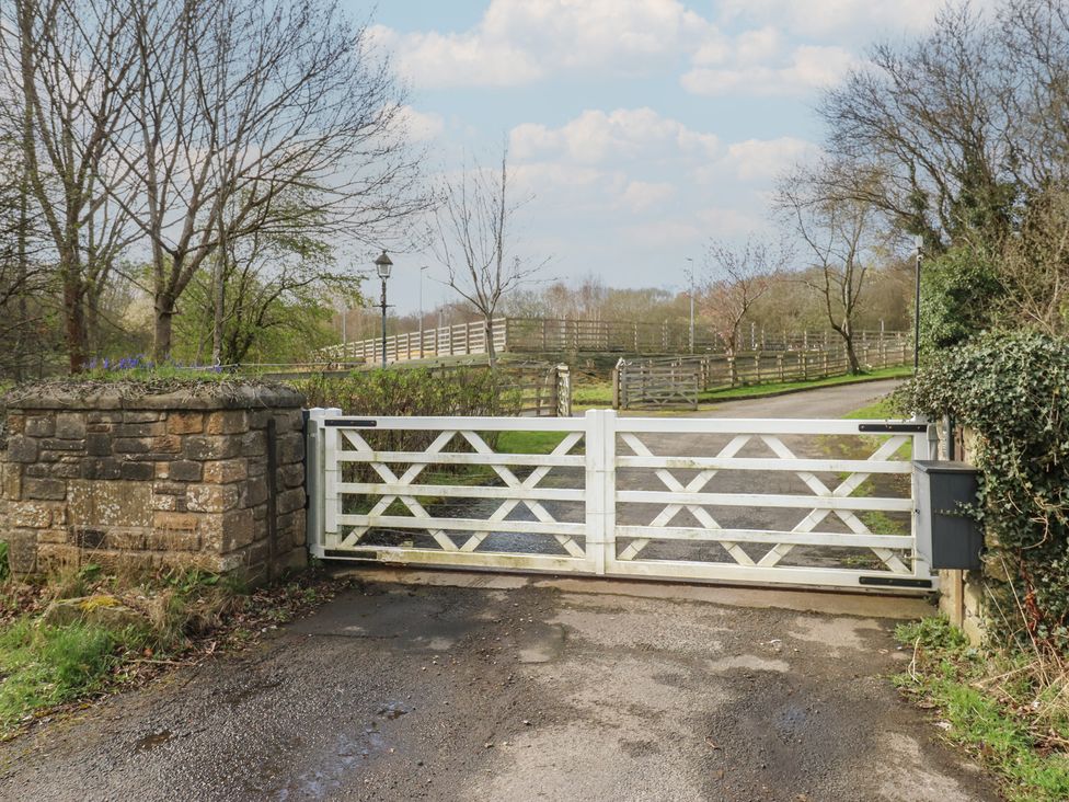 A white gate at a driveway with a stone wall at The Horse Box in Blaydon-on-Tyne