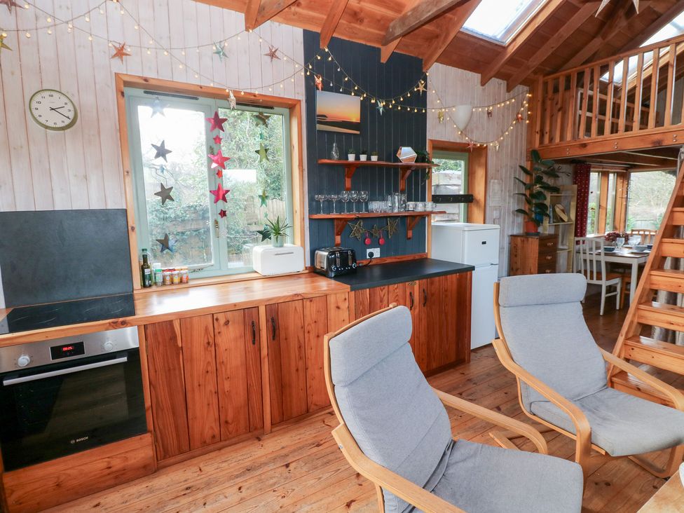 Cosy Eco Cabin - South Wales - 1196228 - thumbnail photo 5