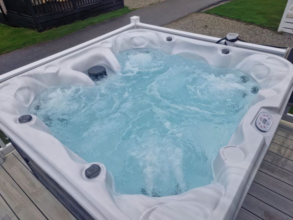 A hot tub with water jets in an outdoor area at Barney's Retreat in Newquay