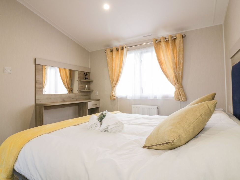 A bedroom with a bed and a dressing table at Barney's Retreat in Newquay