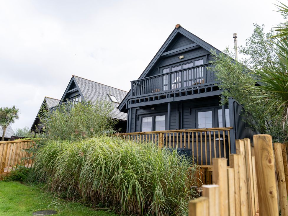 A house with a balcony and garden area at Kinder Lodge 3 Spa (Pet) Redruth