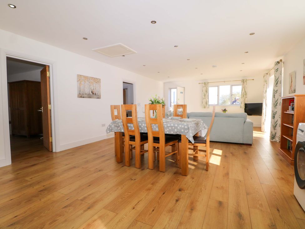 A dining area with a table and chairs at Blue Bell Cottage near Lenham