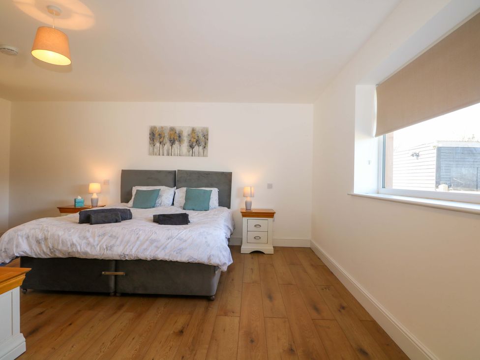 A bedroom with a bed and bedside tables at Blue Bell Cottage near Lenham