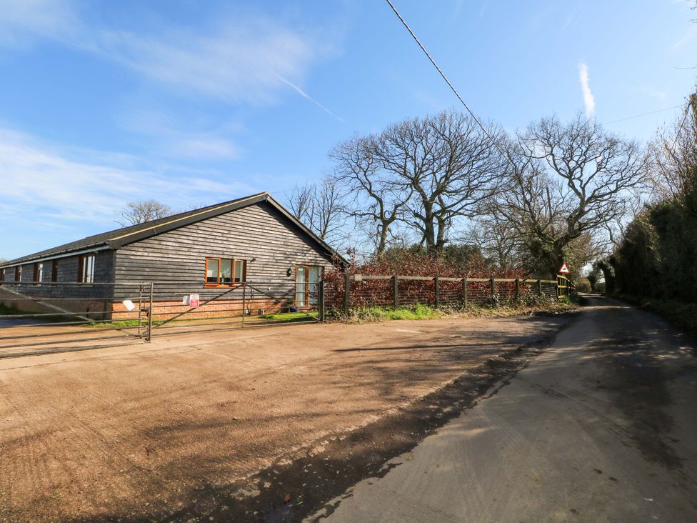A building and gate near a road at Blue Bell Cottage near Lenham