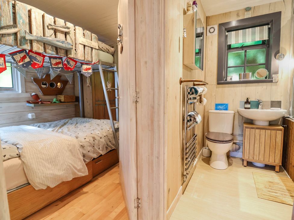 A bunk bed and bathroom fixtures at The Boat House in Rudyard Lake