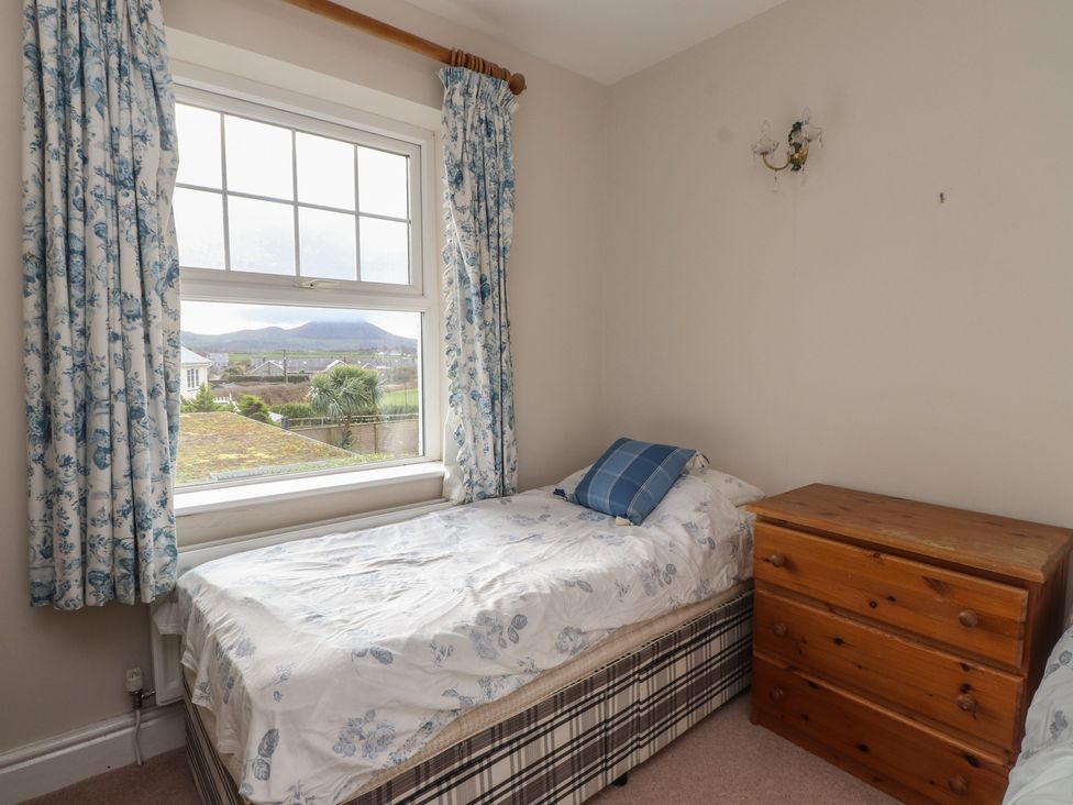 A bedroom with a single bed and a chest of drawers at Bryniau in Pwllheli