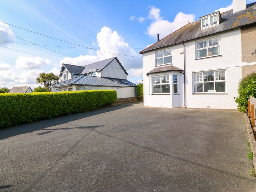 A house with a driveway and garage at Bryniau in Morfa Nefyn