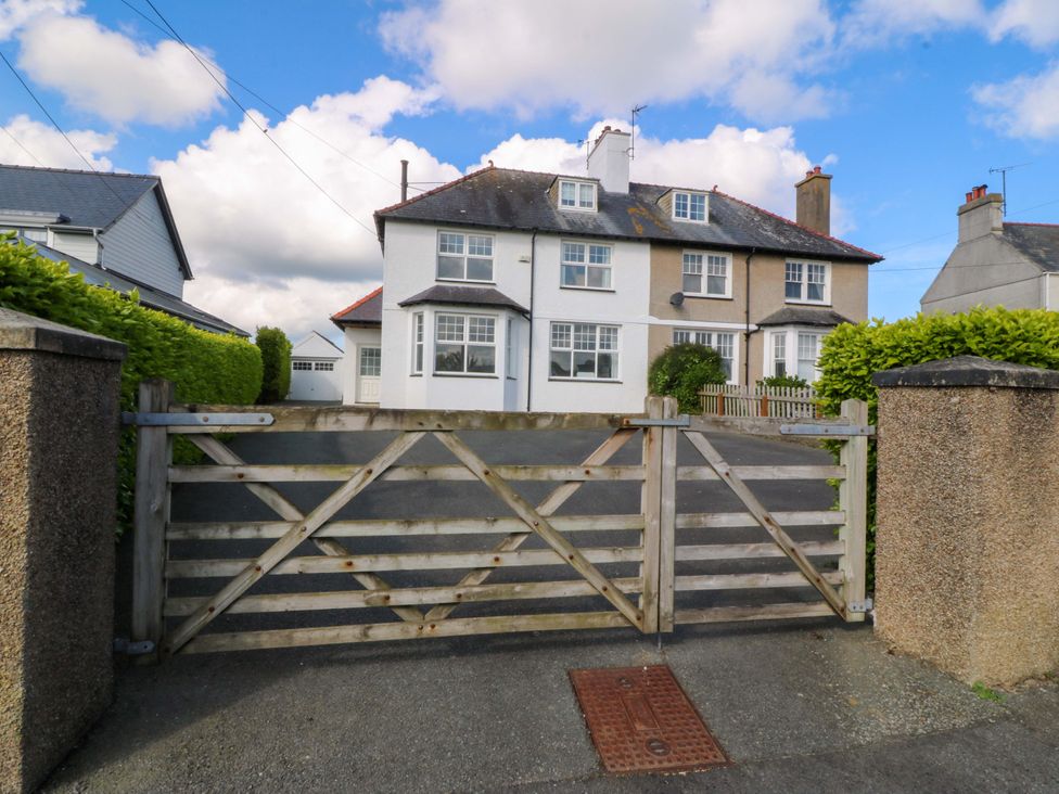 A gate in front of a house at Bryniau in Morfa Nefyn
