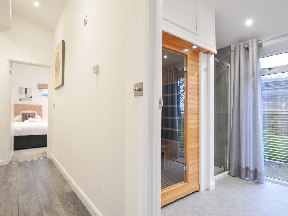 A hallway with a sauna and shower at 20 Meadow Retreat Dobwalls