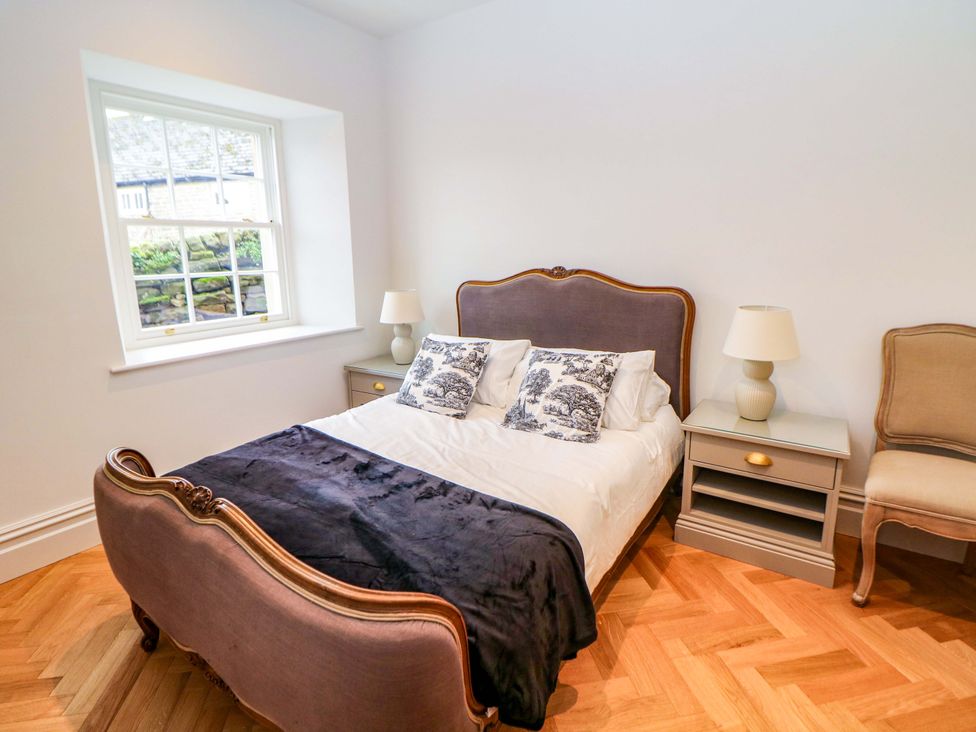 A bedroom with a bed and nightstand at The Reading Room in Hope Valley