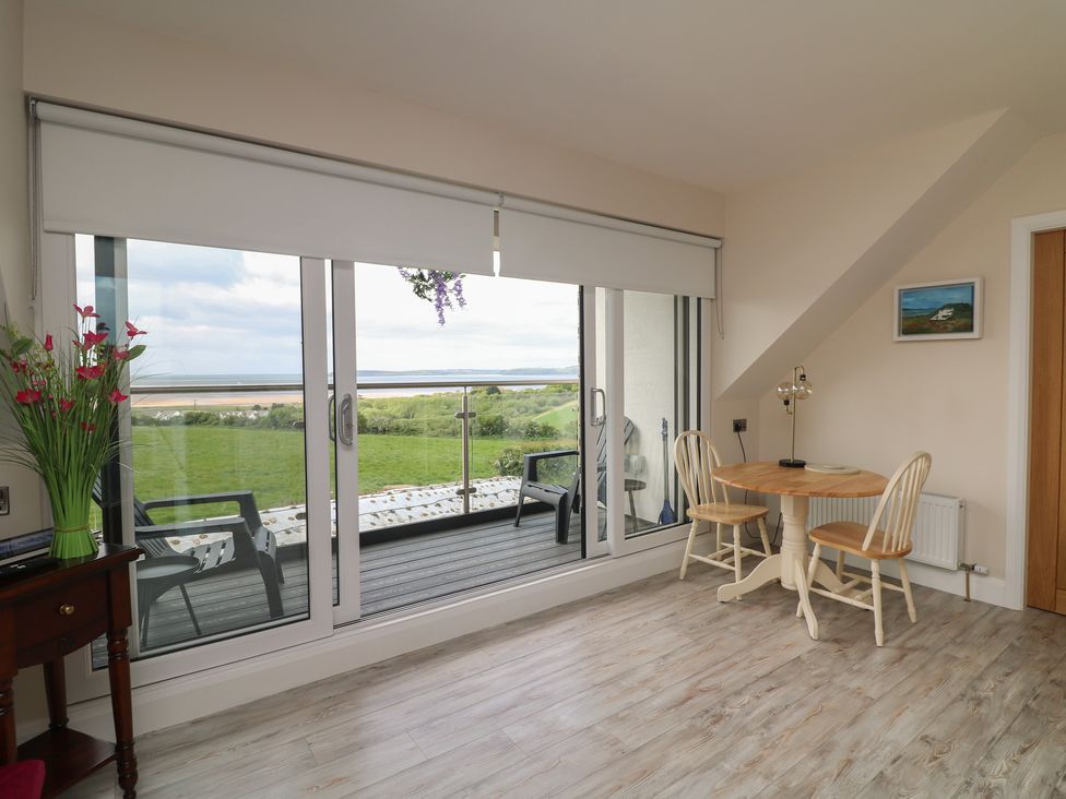 A dining area with a table and chairs at Ard Uisce @ Estuary Bliss, Duncannon, County Wexford
