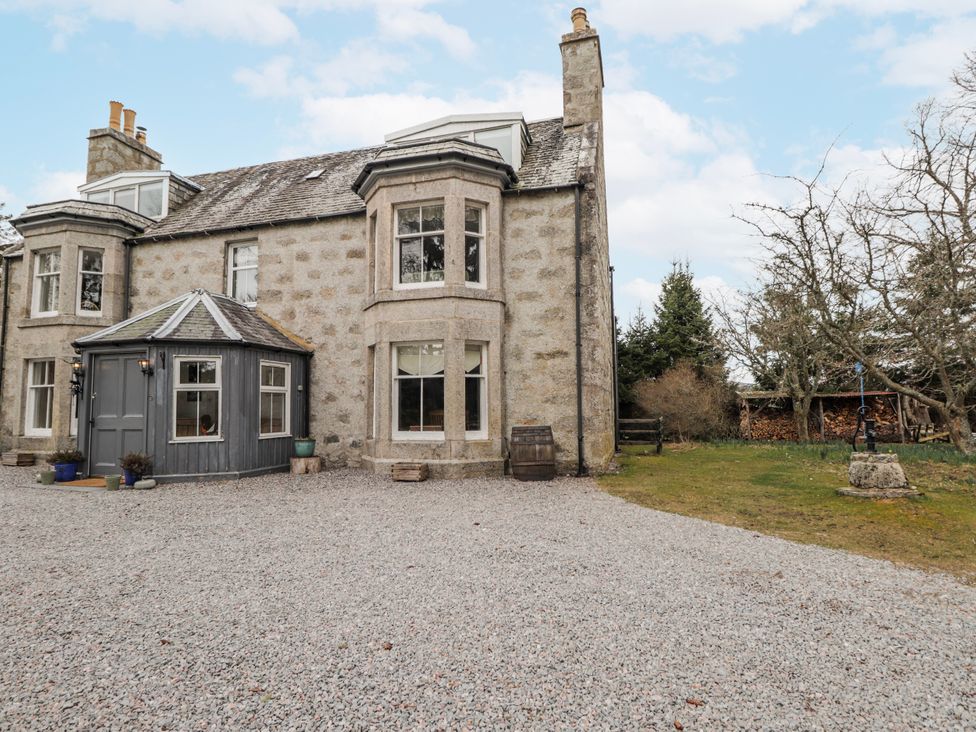 An exterior view of a house with a gravel driveway at Achnagonlin House in Grantown-on-Spey