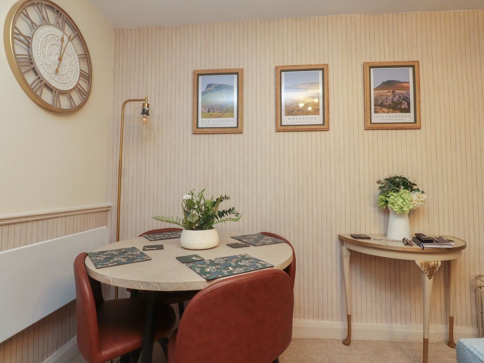 A dining room with a table and chairs at Willow Wood in Settle