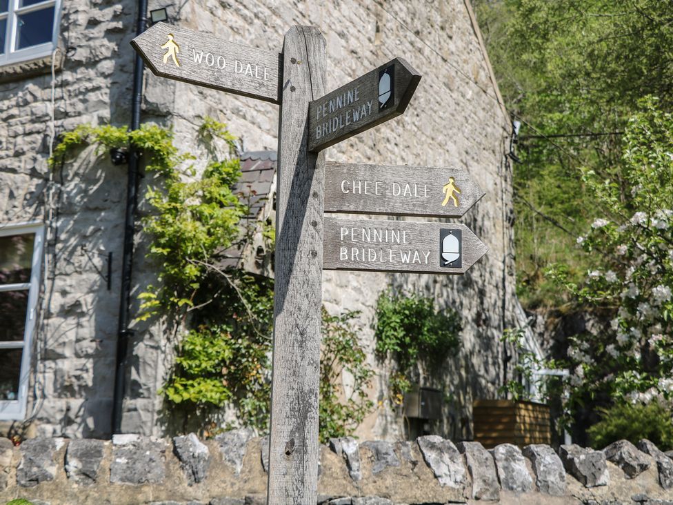 A signpost with directions for Woo Dale and Chee Dale at Honeysuckle Cottage