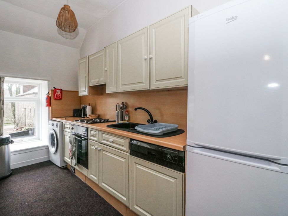 A kitchen with appliances and countertop at Oak Killean Farmhouse Cottages near Inveraray