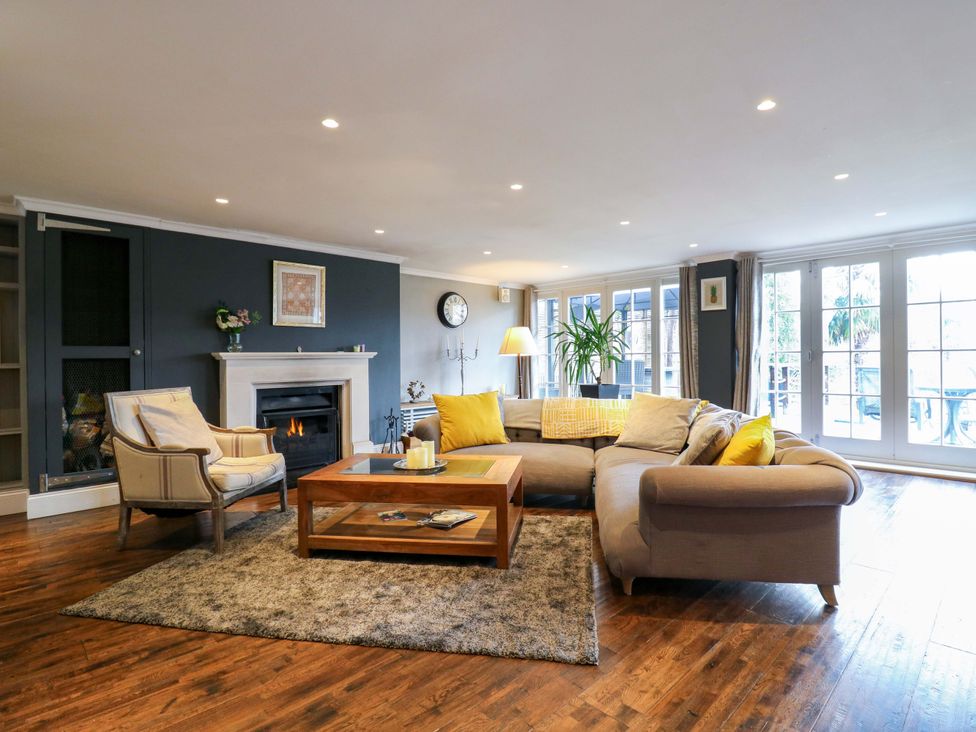 A living room with a sofa and coffee table at River Haven in Thames Ditton