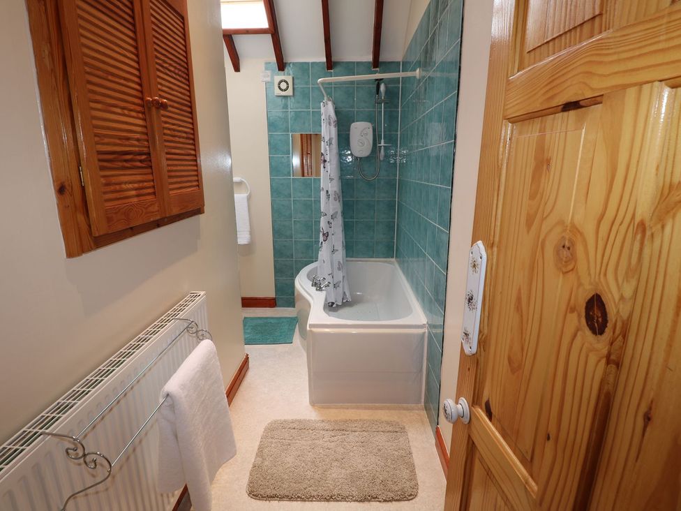 A bathroom with a bath tub and shower at Riber View Barn in Chesterfield