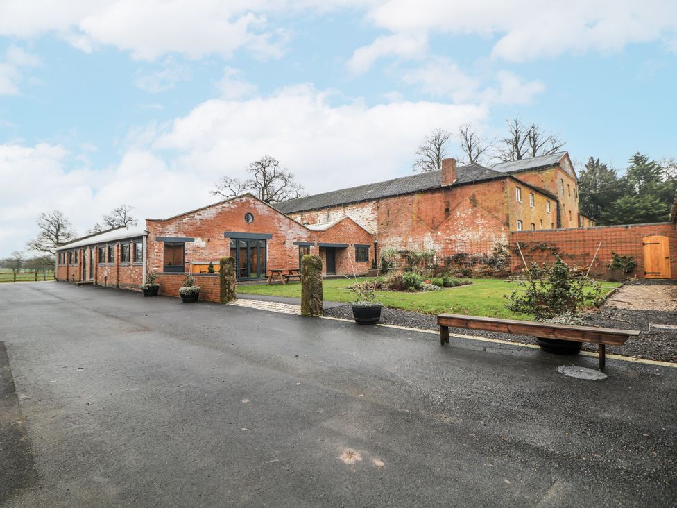 An outdoor view of a building and garden at Courtyard View in Ashbourne