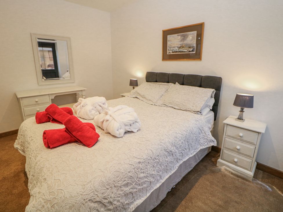 A bedroom with a bed and a desk at Courtyard View in Ashbourne